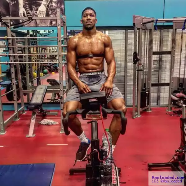 IBF heavyweight world champion, Anthony Joshua shares a post workout photo, compares himself to a lion